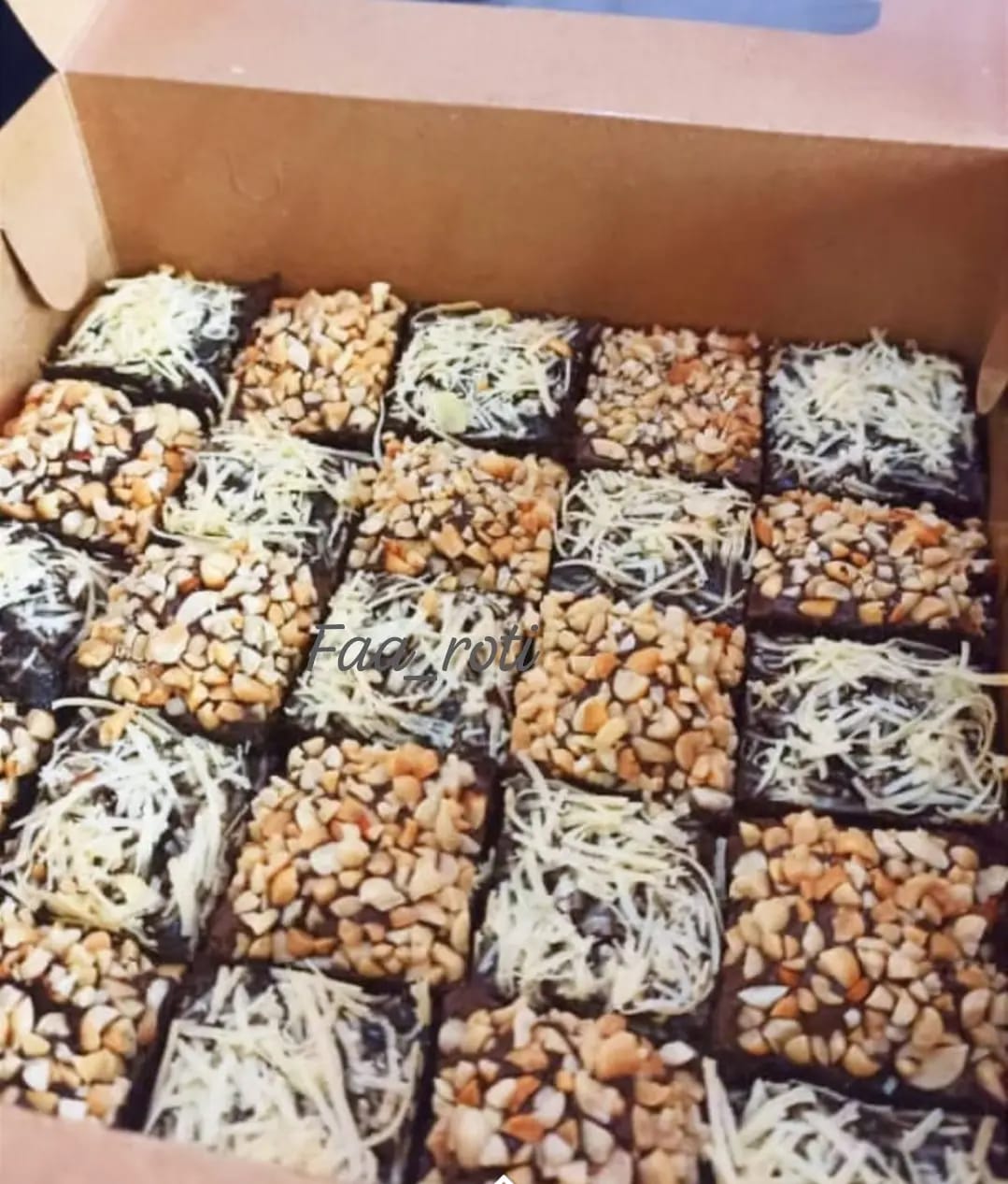 Brownis Coklat Keju dan Kacang